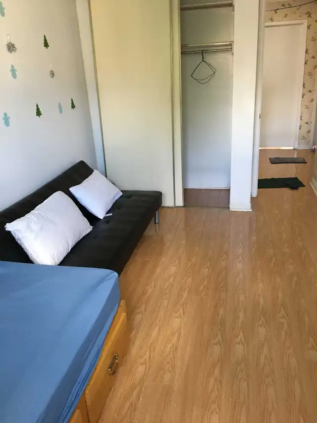 A bedroom for rent at Finch/Warden