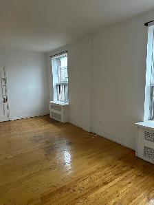 Spacious 1 1/2, 4 1/2 Apt. available Now Next to Metro Snowdom. - Photo 3