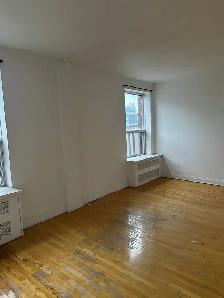 Spacious 1 1/2, 4 1/2 Apt. available Now Next to Metro Snowdom. - Photo 4