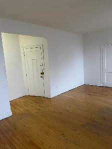 Spacious 1 1/2, 4 1/2 Apt. available Now Next to Metro Snowdom. - Photo 5