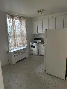 Spacious 1 1/2, 4 1/2 Apt. available Now Next to Metro Snowdom. - Photo 6