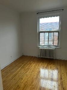 Spacious 1 1/2, 4 1/2 Apt. available Now Next to Metro Snowdom. - Photo 9