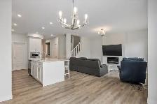 Better than new: 4 bed   bonus room home in Creekstone SW - Photo 3