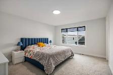 Better than new: 4 bed   bonus room home in Creekstone SW - Photo 8