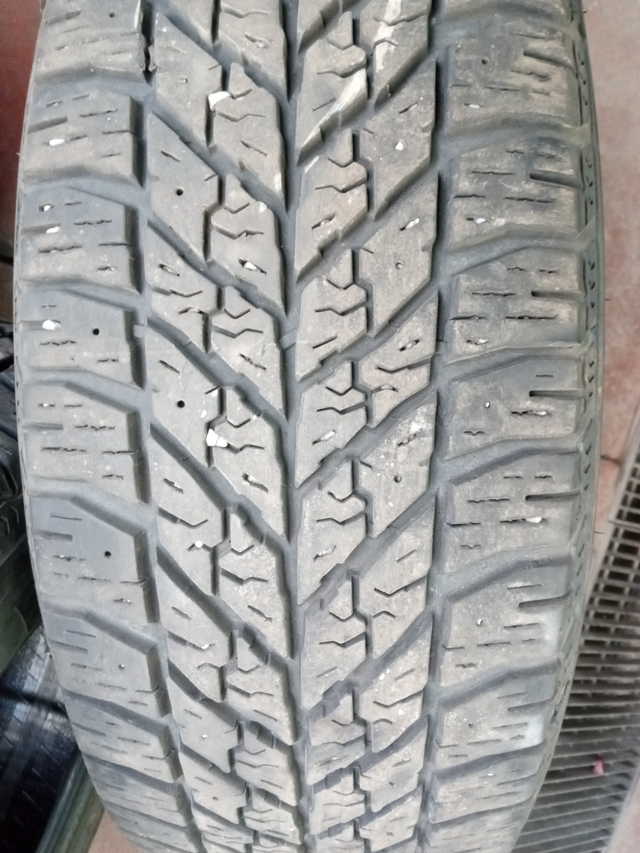 4 Pneus Hiver Good Year 225-60-17 usure 8/32 320$