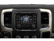 2022 Ram 1500 Classic Express Express 4x4 Crew Cab 5&amp.apos.7& - Photo 11