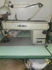 2 SEWING MACHINE JUKI The straight stitch & overlock 100$ each - Photo 2