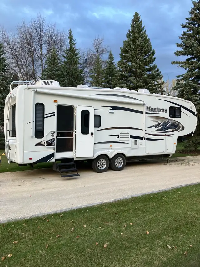 2010 Montana 2955RL