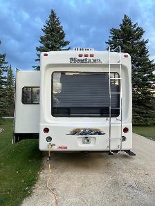 2010 Montana 2955RL - Photo 3