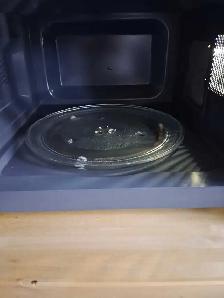 GREAT DEAL ON MICROWAVE & STAND - Photo 3
