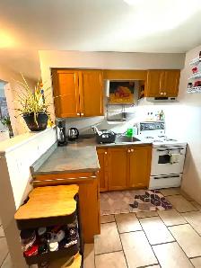 Dundas 1bd rm   den located in a cozy quiet building - Photo 3