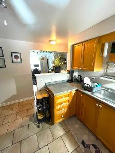 Dundas 1bd rm   den located in a cozy quiet building - Photo 4