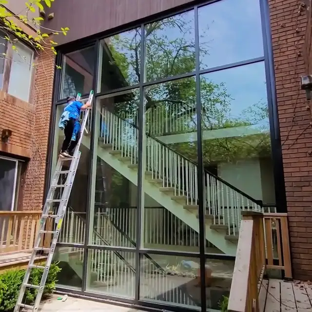 WE’RE HIRING WINDOW CLEANERS AND SNOW SHOVELLERS!