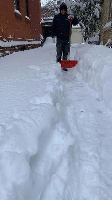 WE’RE HIRING WINDOW CLEANERS AND SNOW SHOVELLERS! - Photo 2
