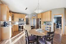 Meticulously cared for 3bdrm 3bth Bng w/oversized tpl garage - Photo 7