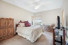 Meticulously cared for 3bdrm 3bth Bng w/oversized tpl garage - Photo 8