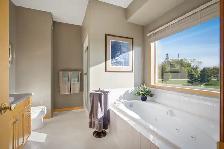Meticulously cared for 3bdrm 3bth Bng w/oversized tpl garage - Photo 9