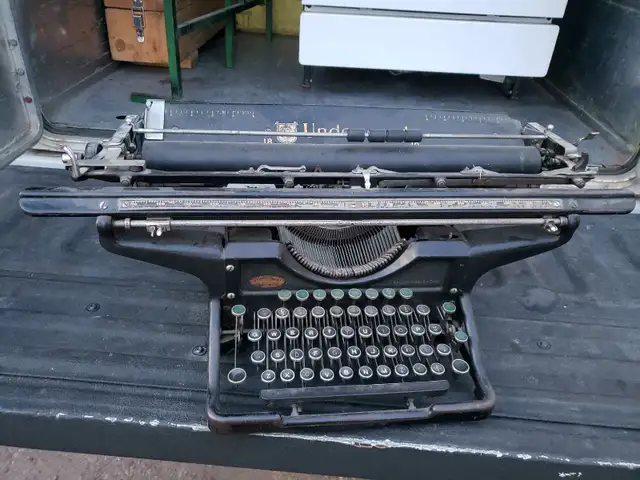 Underwood antique type wtiter