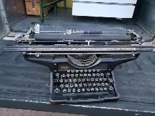 Underwood antique type wtiter