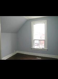 Amazing 4 bedroom unit in downtown Brampton! Utilities are incl - Photo 4