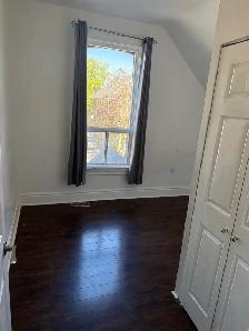 Amazing 4 bedroom unit in downtown Brampton! Utilities are incl - Photo 6