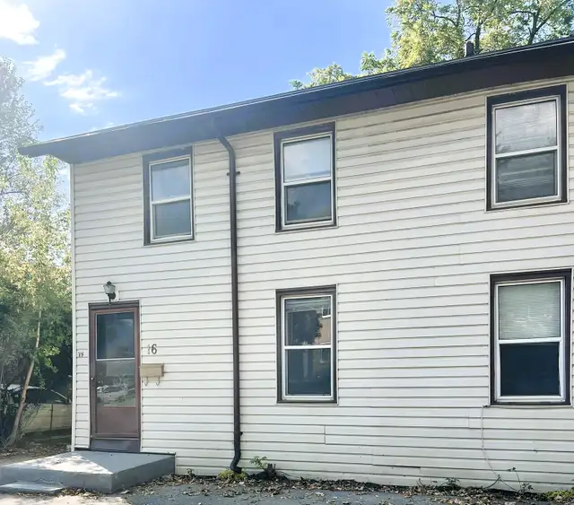 Spacious Two Bedroom Apartment in Belleville $1200 plus Hydro