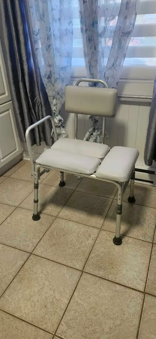 chaise pour le bain 60$