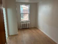 Sandy Hill Bachelor/Studio Apartment for Rent (257 Daly Ave) - Photo 2