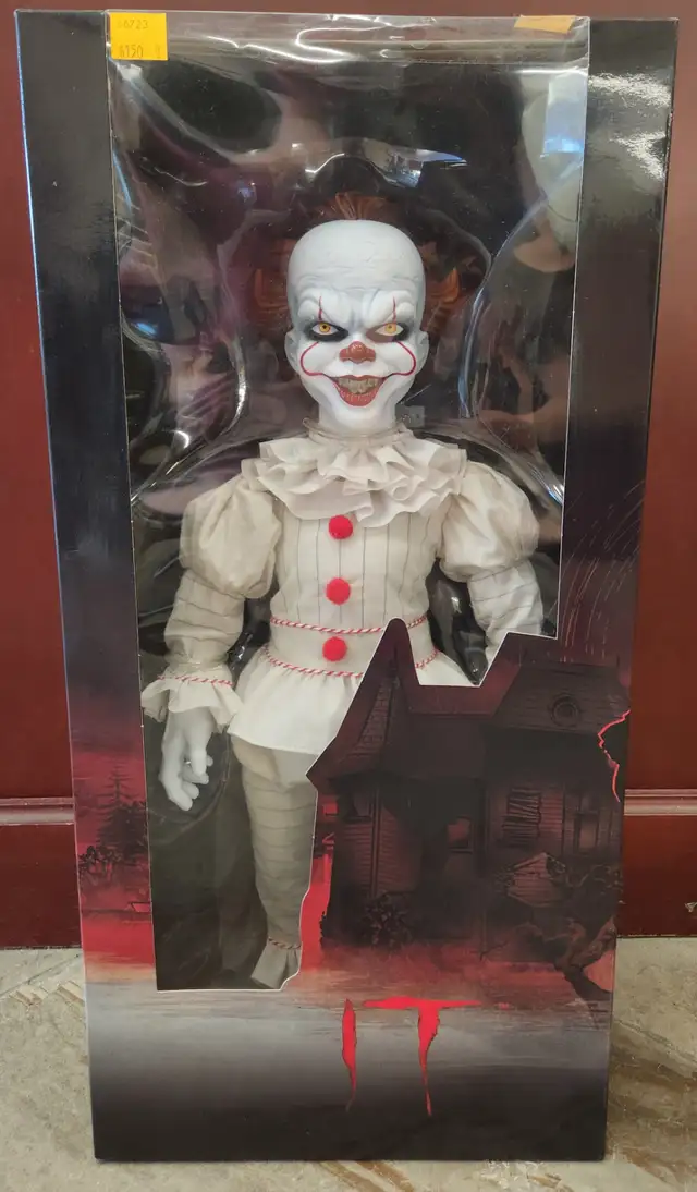 Brand New 18' Mezco Toyz MDS Roto Plush Pennywise in Box