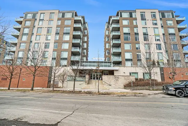 Spacious 2 bedrm 2 bathrm condo in the neighbourhood of Westboro