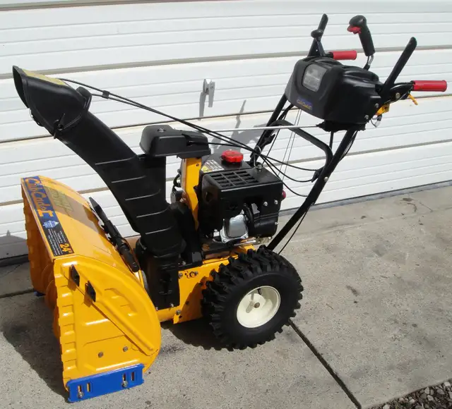 CUB CADET 24 INCH SNOWBLOWER
