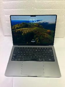 Apple MacBook Pro 14' (2021) - M1 Pro / 16GB RAM / 1TB SSD