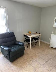 Female Student Room for rent - 1 min to WLU - Photo 3