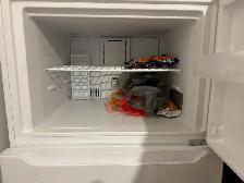 Hardly used Insignia brand Fridge for sale - Photo 4