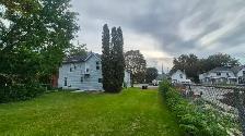 Deseronto, 4 bedroom duplex - Photo 2