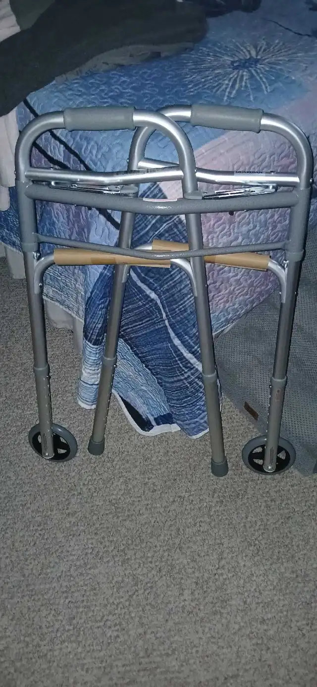 New foldable 2 wheel walker