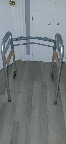 New foldable 2 wheel walker - Photo 2