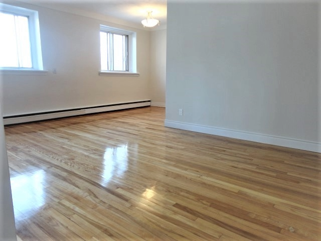BEAUTIFULLY UPGRADED  2 BDRM