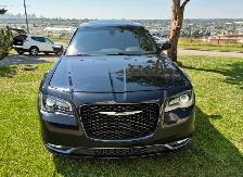 2017 Chrysler300 S | RWD | SUNROOF | LEATHER | HEATED SEATS - Photo 2