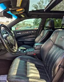 2017 Chrysler300 S | RWD | SUNROOF | LEATHER | HEATED SEATS - Photo 8