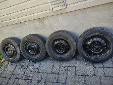 175-70R14x4 pneus été sur jante Hyundai Accent 2011.