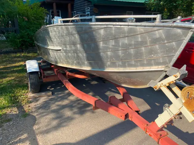 14 Foot Aeroliner Aluminum Boat w Trailer