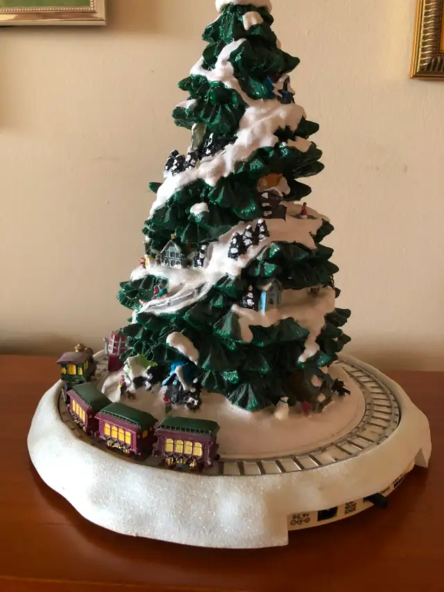 Decorate the mantle with this Christmas Tree decoration.