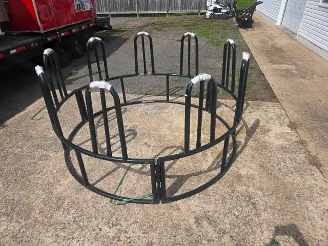 New tombstone bale feeder