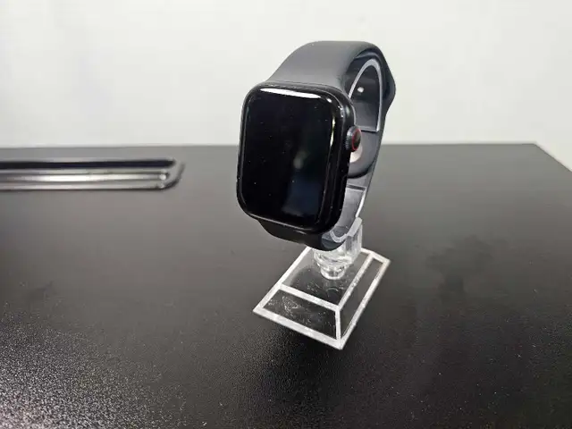 Apple Watch Series 9 45MM Celluar 94% Battery