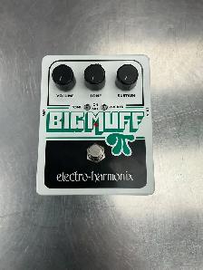 pédale de guitare harmonix