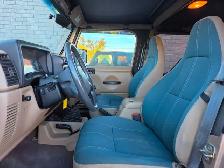 1999 Jeep TJ Sahara 4X4 / 5 SPEED MANUAL ! Vancouver Truck ! WES - Photo 17