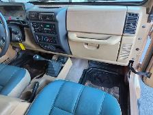1999 Jeep TJ Sahara 4X4 / 5 SPEED MANUAL ! Vancouver Truck ! WES - Photo 21