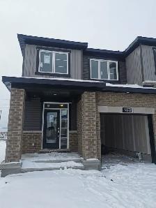 Beautiful End Unit Townhouse for Rent in Avalon Encore,Orleans