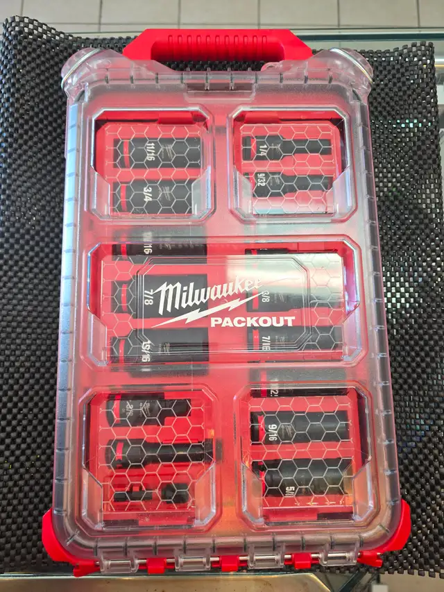 Milwaukee Tool SHOCKWAVE Impact-Duty 3/8 in. Drive SAE